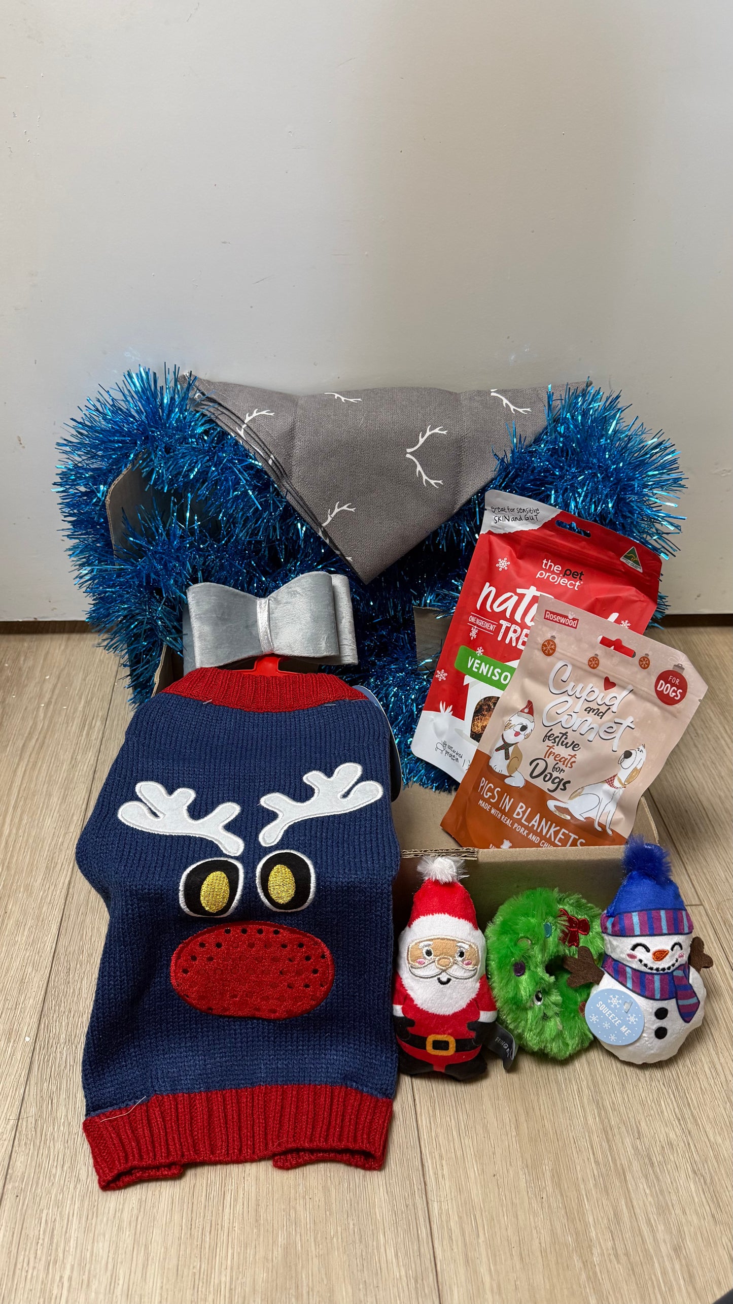 Woofy & Whiskers Christmas Dog Box Pet Care > Dog Supplies Woofy and Whiskers