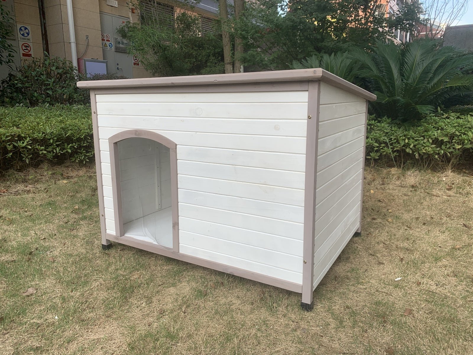 YES4PETS XXL Timber Pet Dog Kennel House Puppy Wooden Timber Cabin With Stripe WhiteWoofy and Whiskers