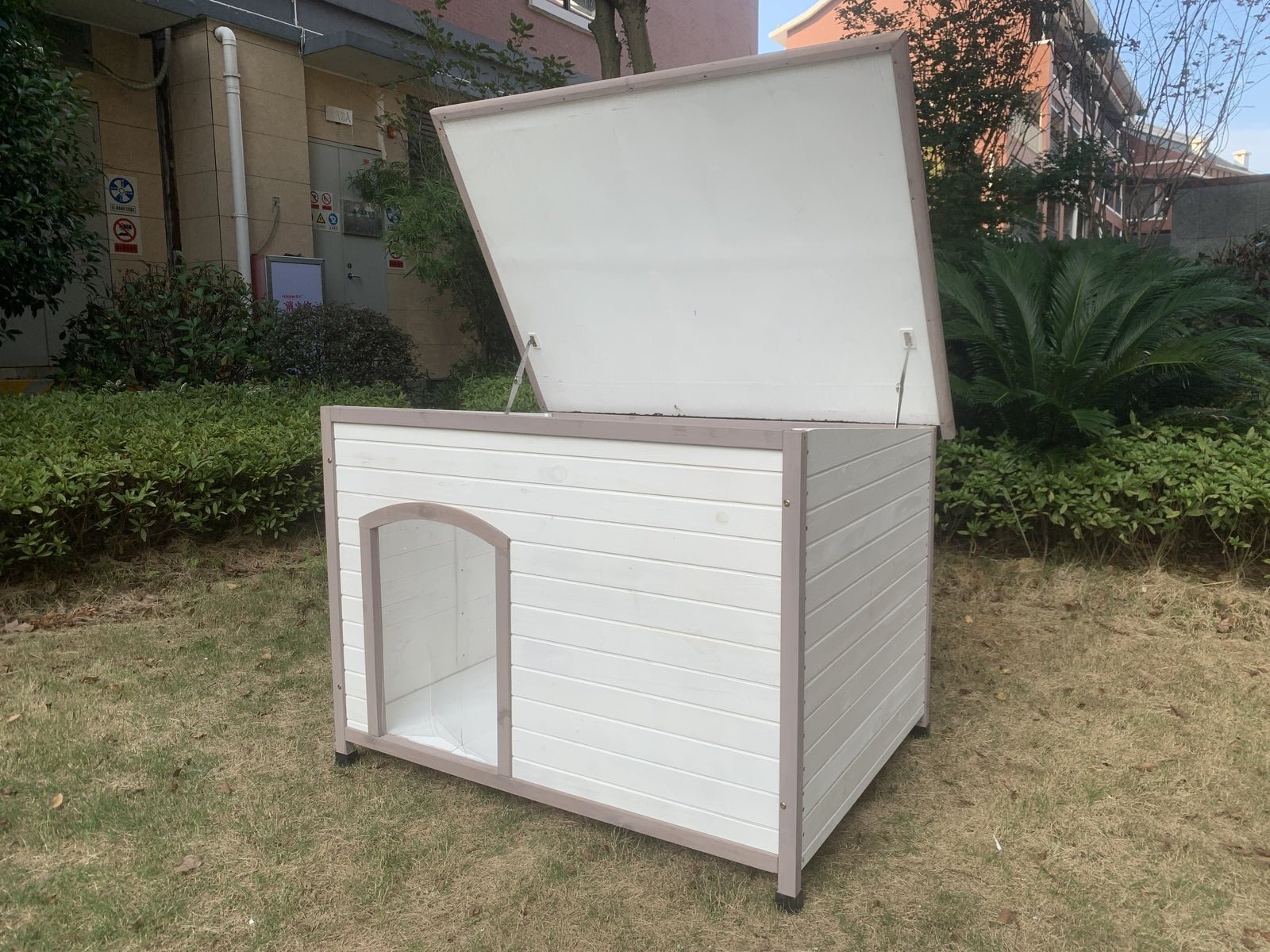 YES4PETS XXL Timber Pet Dog Kennel House Puppy Wooden Timber Cabin With Stripe WhiteWoofy and Whiskers